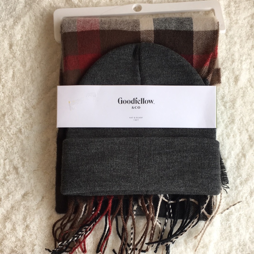 Goodfellow & Co hat & scarf set